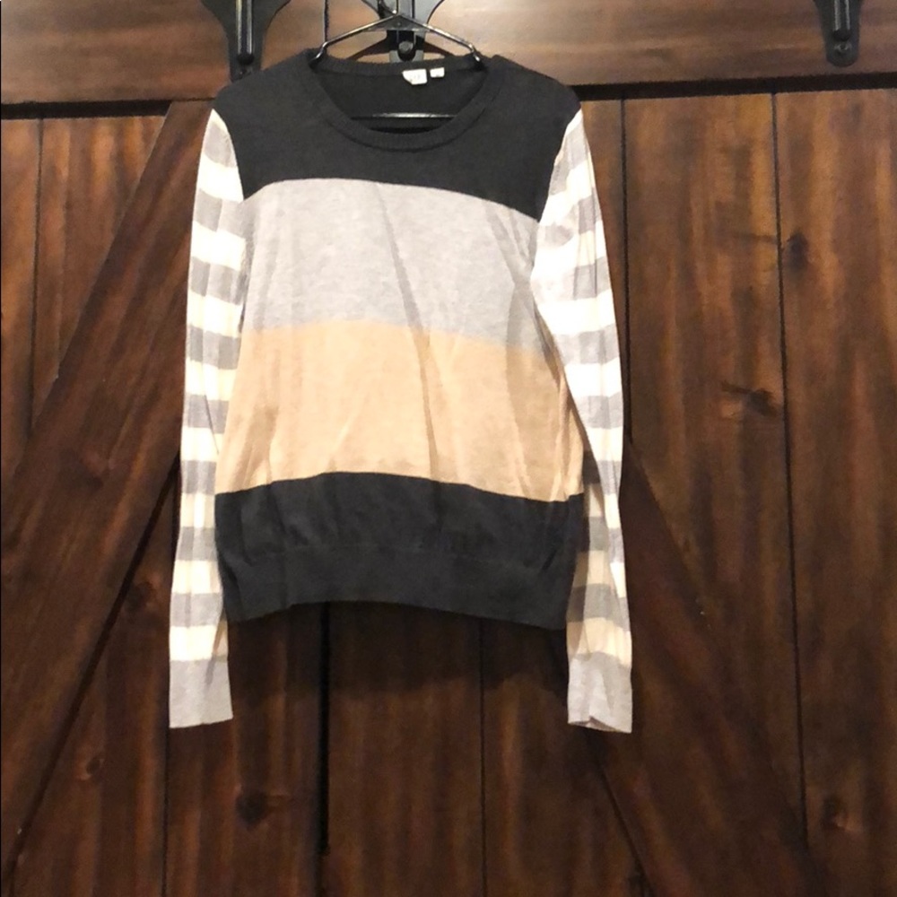 Gap sweater